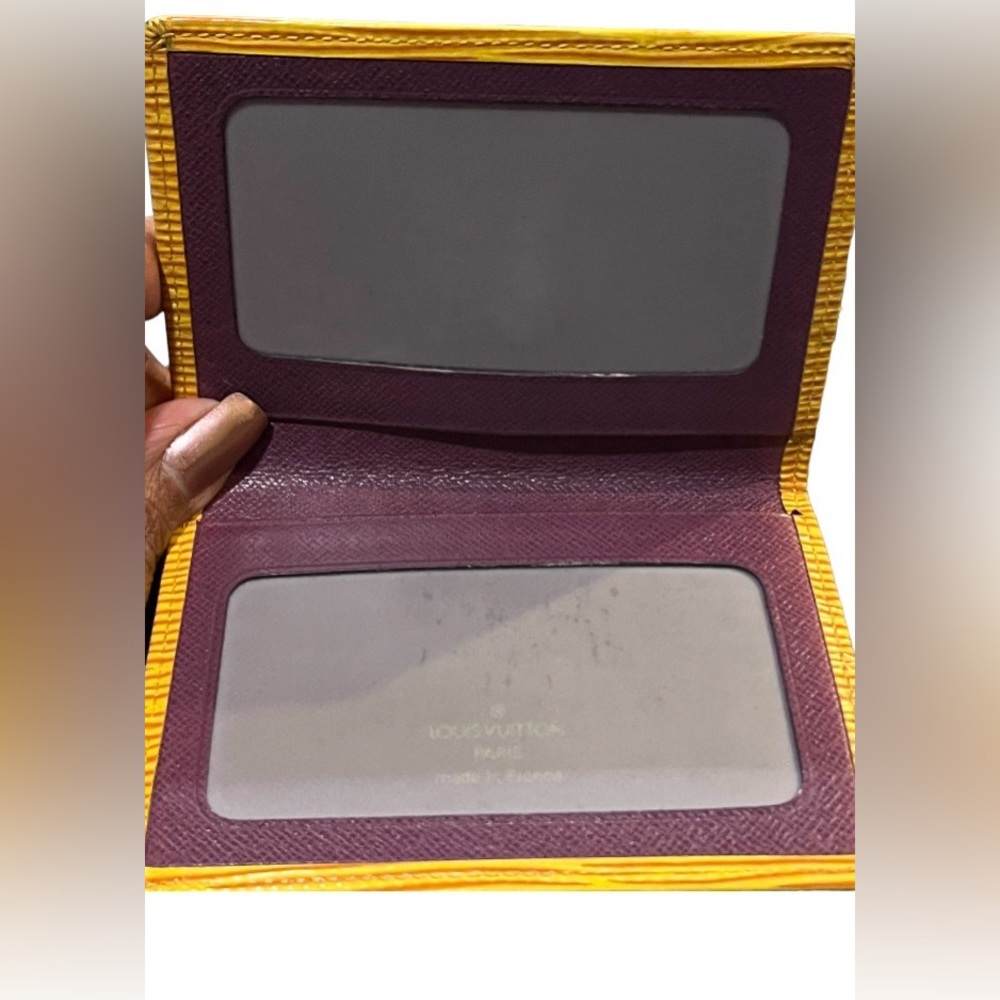‼️SOLD‼️Authentic Louis Vuitton Epi Card Holder - Picture 6 of 12